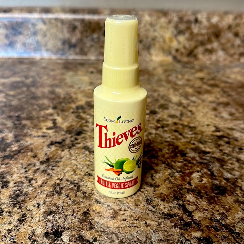 Thieves fruit‎ and veggie spray